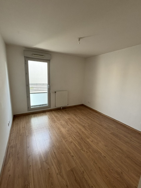 Photo du bien immobilier ancien Meyzieu Centre   T3 récent avec grand balcon et garage